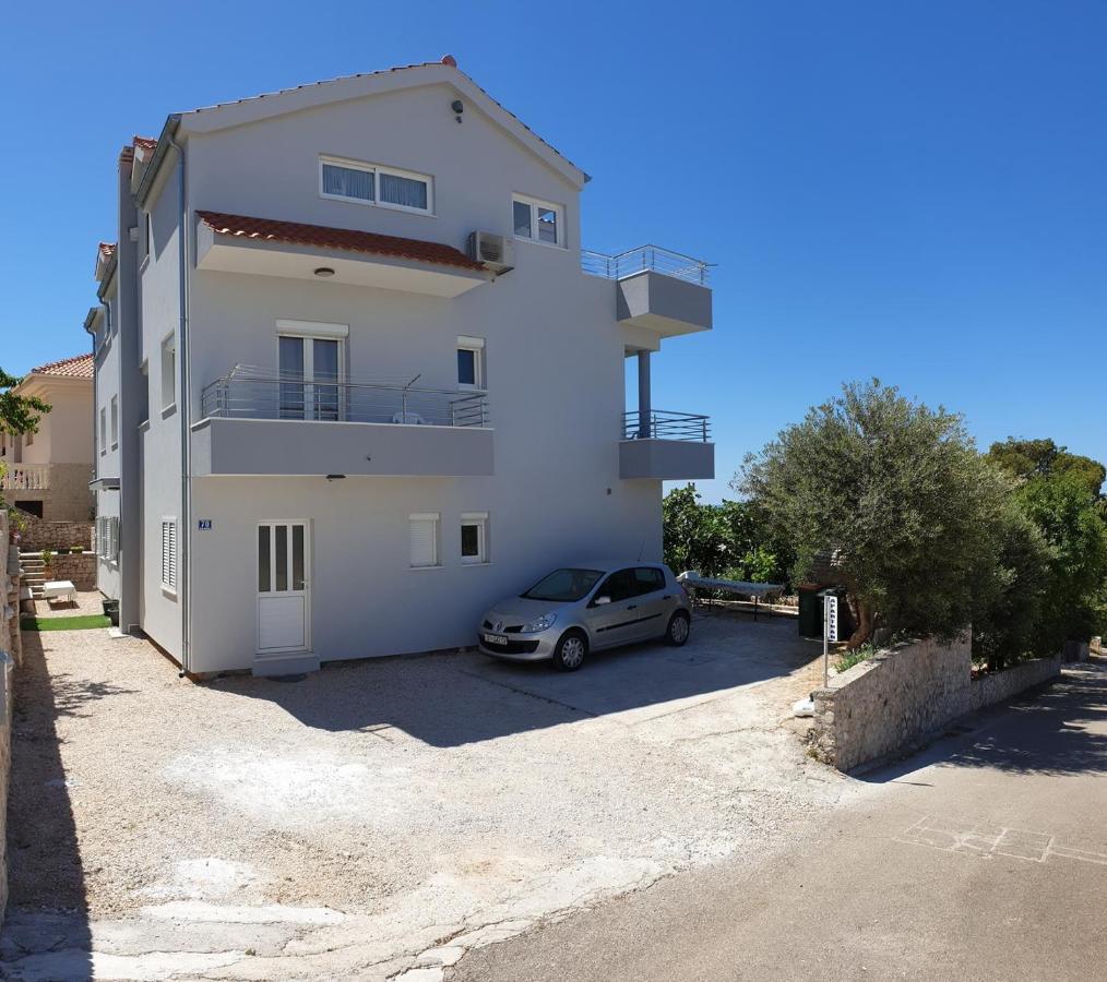 Apartments With A Parking Space Bilo, Primosten - 12870 Екстериор снимка