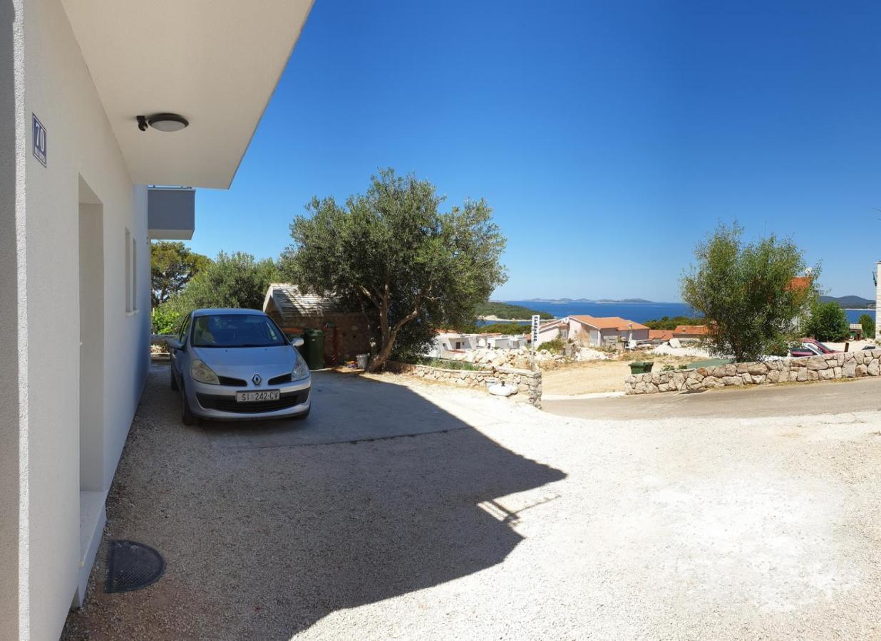 Apartments With A Parking Space Bilo, Primosten - 12870 Екстериор снимка