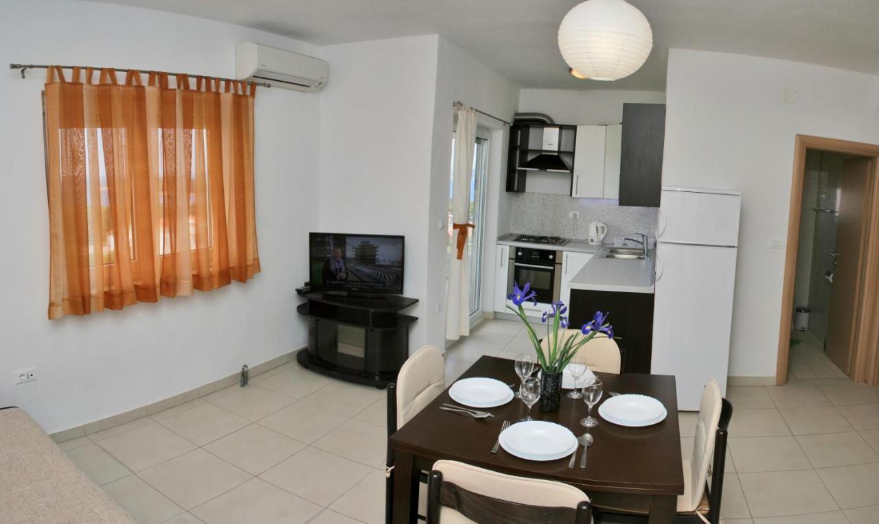 Apartments With A Parking Space Bilo, Primosten - 12870 Екстериор снимка