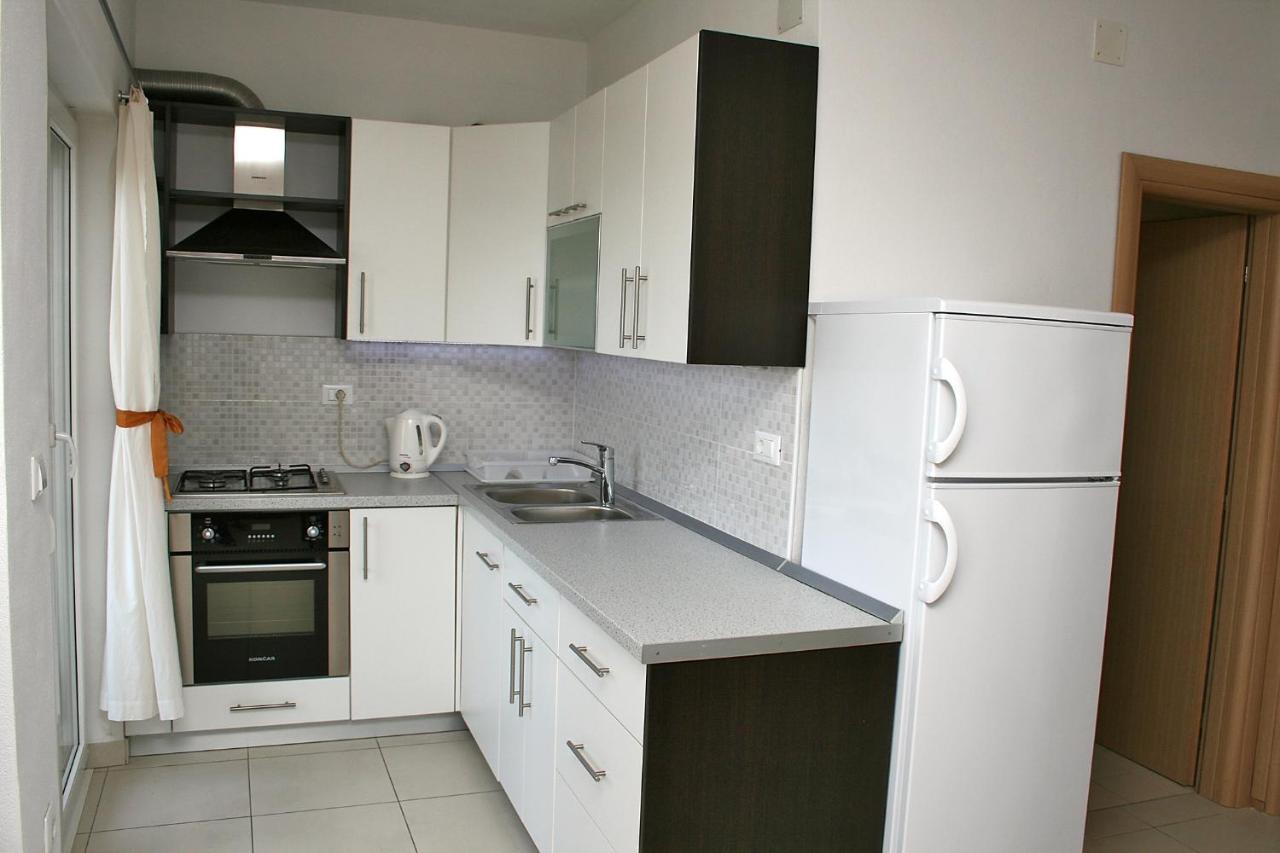 Apartments With A Parking Space Bilo, Primosten - 12870 Екстериор снимка
